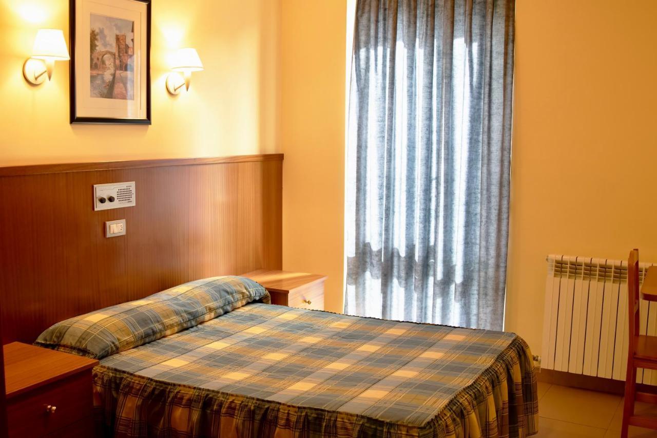 Pensio La Creu Hotel Esterri d'Àneu Eksteriør billede