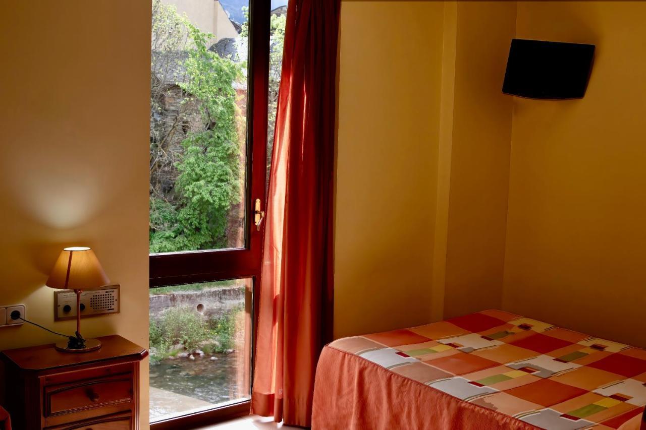 Pensio La Creu Hotel Esterri d'Àneu Eksteriør billede