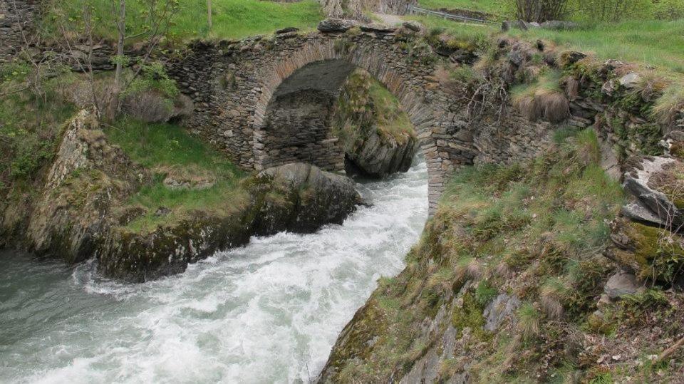Pensio La Creu Hotel Esterri d'Àneu Eksteriør billede